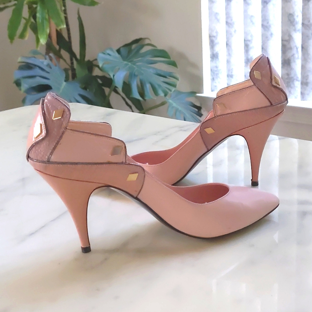 NWOT. Woman's Leather shoes with multi color and gold decorations.
